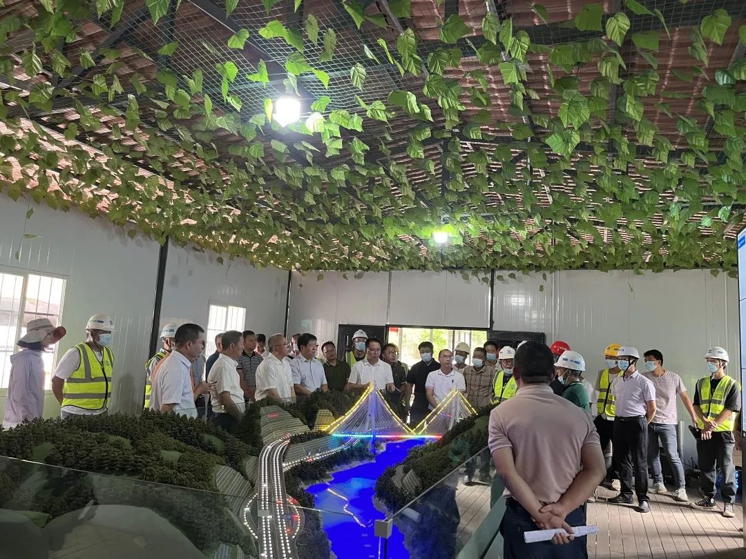 西雙版納州委書記朱家偉到景洪神秘谷瀾滄江特大橋項(xiàng)目調(diào)研.jpg