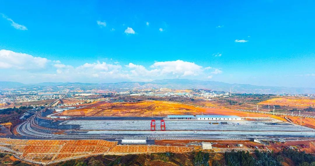 2022-12-29-云南省最大鐵路專用線——祥云財(cái)富鐵路專用線開(kāi)通運(yùn)營(yíng).jpg